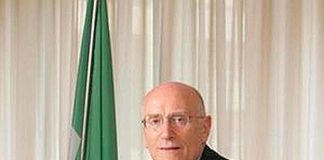 Vattani: “Manunzio e Jobs? Nei libri nessun errore, nello smartphone di tutto”