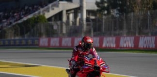 Bagnaia vince Sprint Barcellona, Mondiale si decide domani