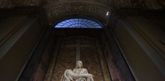 Nella Basilica di San Pietro torna a splendere la Pietà di Michelangelo