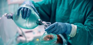 Sanità, l’anestesista Faria: “Rinoplastica sicura in anestesia totale”