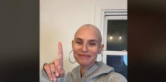 Bianca Balti senza capelli sui social: “Me ne frego”