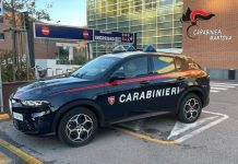 Blocca due ladri di biciclette vicino e viene picchiato: 30enne finisce in ospedale
