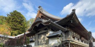 Un tempio Zen tra le montagne, in Giappone l’autunno è ‘qui e ora’