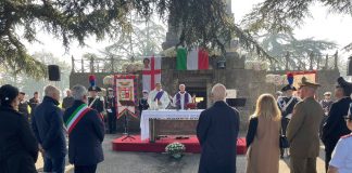 Deposizione delle corone e benedizione delle tombe: celebrato a Mantova il 2 Novembre