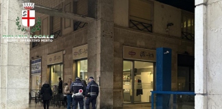 Ruba bicicletta in piazza dei Mille, gli agenti lo rintracciano in Galleria Ferri: denunciato
