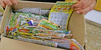 Lodi, pacchi di Gratta e Vinci galleggiano nel canale: è giallo
