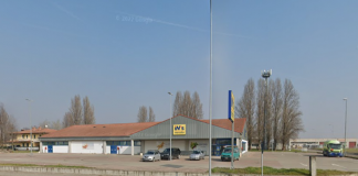 Forzano una porta e rubano generi alimentari: ladri “affamati” in azione all’In’s di Roverbella