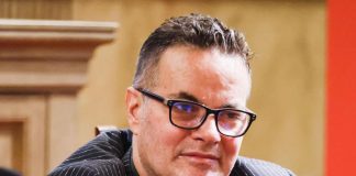 Milano, Klaus Davi denuncia: “Aggredito davanti a moschea di Viale Jenner”