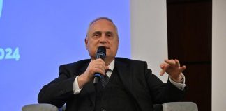 Lotito contro sindaca di Amsterdam: “Leso onore Lazio, risarcite i tifosi”