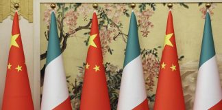 Mattarella a Pechino: “Riequilibrare rapporti commerciali, più investimenti Cina in Italia”
