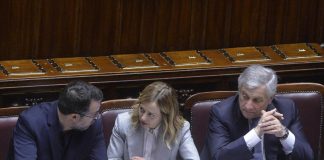 Canone Rai e sanità, doppio inciampo del governo. Ira Meloni, ma premier tira dritto