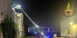 Milano, incendio in officina: 10 persone evacuate dallo stabile