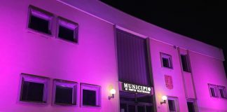 Giornata mondiale della prematurità: il municipio di Porto si è tinto di viola