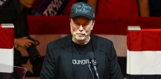 Migranti, Musk soffia sul fuoco: “Via i giudici”. Governo tira dritto su Albania