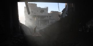 Israele, il nuovo piano a Gaza: una barriera per tagliare la Striscia
