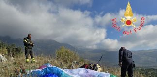 Cosenza, si schianta col parapendio: muore a 57 anni