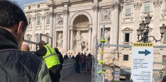 Fontana di Trevi, Gualtieri inaugura passerella: “Biglietto? Valuteremo”