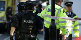 Londra, una persona accoltellata sul ponte di Westminster