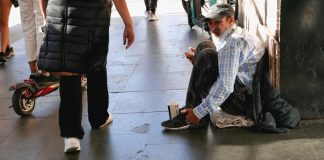 Emergenza freddo, i clochard di Roma: “Meglio libertà in strada che rifugi a ore”