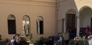 Palermo, spari a salve a scuola davanti ai bambini: è polemica