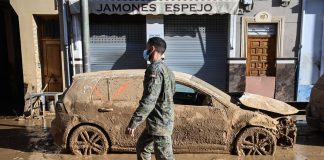 Alluvione Spagna, 213 morti. Il parcheggio di Valencia sommerso: E’ un cimitero”