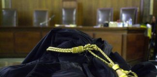 Investì l’ex compagna e un amico: ottiene i domiciliari senza braccialetto elettronico