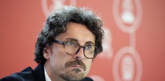 M5S, Toninelli: “Simbolo è di Grillo, Conte dovrà farsi suo partito”