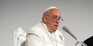 Diritti umani, Papa “Governanti ascoltino grido di pace”