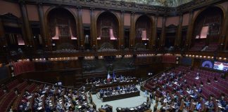 Manovra, dalla Camera via libera alla fiducia con 211 sì