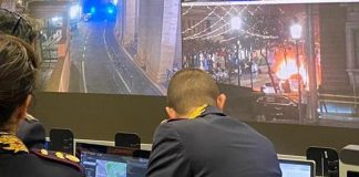 Roma, auto Gpl prende fuoco in via Cola di Rienzo