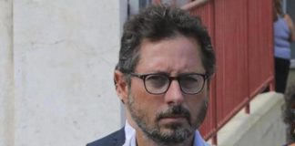 Il deputato Borrelli aggredito durante una diretta, arrestato 26enne – Video