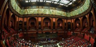 Manovra, opposizioni scrivono a Fontana: “Impossibile esaminare emendamento”