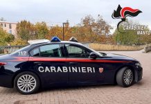 Mantova, lite alla cassa del supermercato e carta d’identità senza chip: 46enne denunciato
