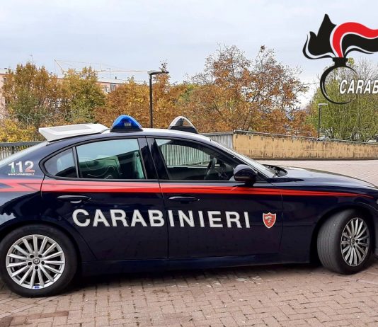 Mantova, lite alla cassa del supermercato e carta d’identità senza chip: 46enne denunciato