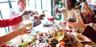 Natale, cosa mangiare prima e dopo le ‘abbuffate’