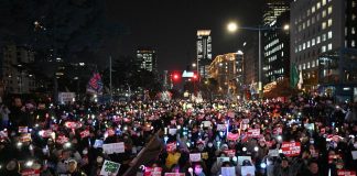 Corea Sud, ex ministro Difesa tenta suicidio: blitz polizia in ufficio presidente Yoon
