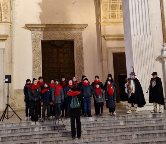 Mantova, il Coro Voci in festa e l’asino di Santa Lucia animano il centro