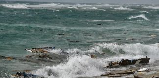 Strage Cutro, condannati tre presunti scafisti: nel naufragio morirono 94 persone