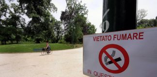 Milano, dal 1 gennaio divieto di fumo in tutte le aree pubbliche all’aperto