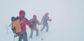 Alpinisti bloccati sul Gran Sasso, neve e vento forte fermano i soccorsi