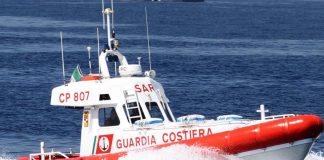 Mare in burrasca, affonda peschereccio: 2 morti