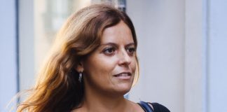 Natale, gli auguri di Ilaria Salis: “Mai più gente senza casa”