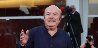 Lino Banfi presenta la pronipote Matilde: il video degli auguri di Natale