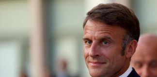 Francia, Macron e le richieste di dimissioni: “E’ fiction”