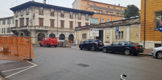 Dopo la rissa aizza il pitbull contro i poliziotti: 26enne arrestato