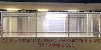 Milano, scritte sui muri contro caro biglietti per fuorisede