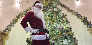 Elon Musk è Babbo Natale Magro, la foto su X: “Ozempic Santa”