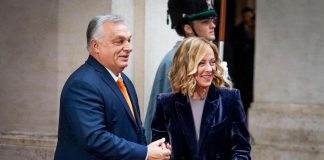 Migranti, hotspot Albania in stand by. Orban a Meloni: “Modello apripista”