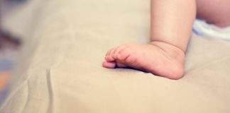 Bimbo nato in strada a Palermo, i medici: “Ivan sta bene, più sfortunata la sua mamma”
