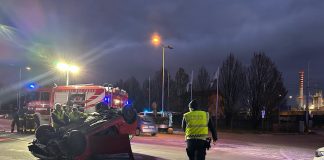 Urta contro un muretto e si ribalta: attimi di paura per una 79enne